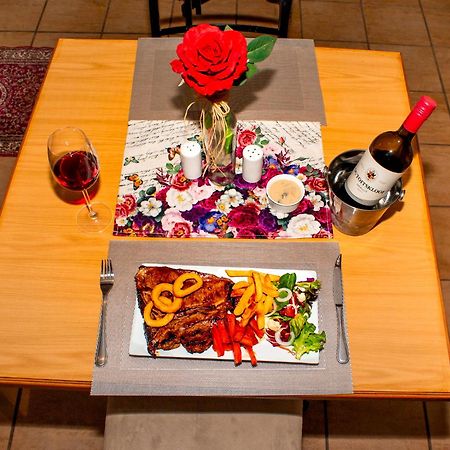 A Cherry Lane Self Catering And B&B Bloemfontein Bagian luar foto
