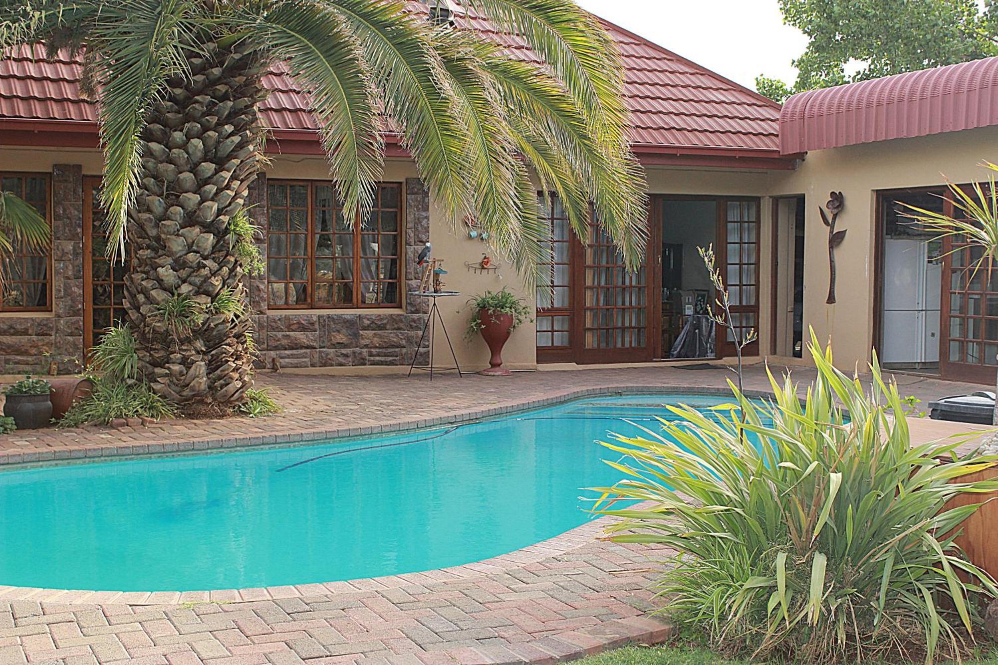 A Cherry Lane Self Catering And B&B Bloemfontein Bagian luar foto