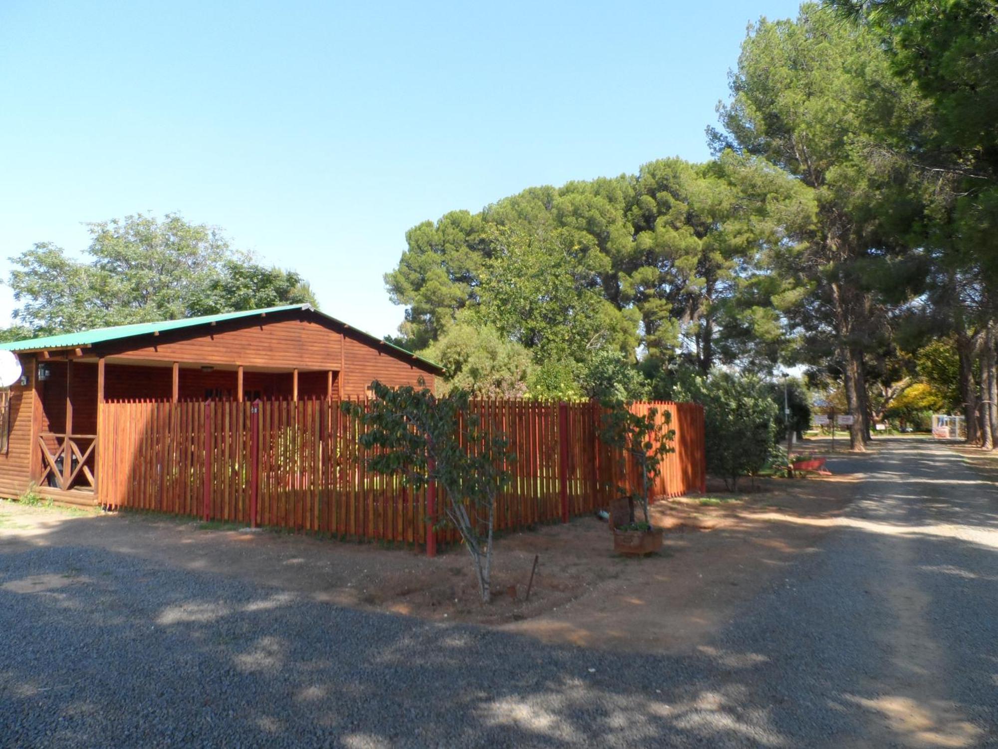 A Cherry Lane Self Catering And B&B Bloemfontein Bagian luar foto