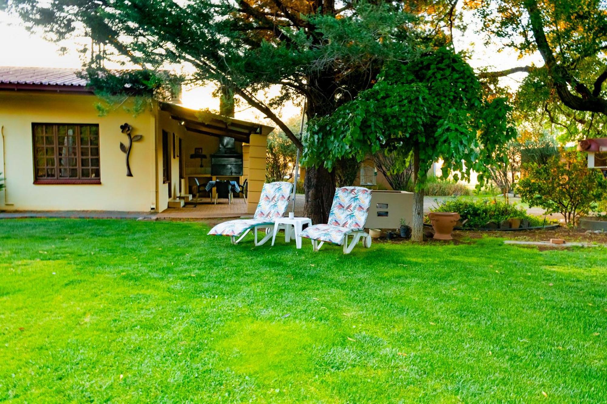 A Cherry Lane Self Catering And B&B Bloemfontein Bagian luar foto
