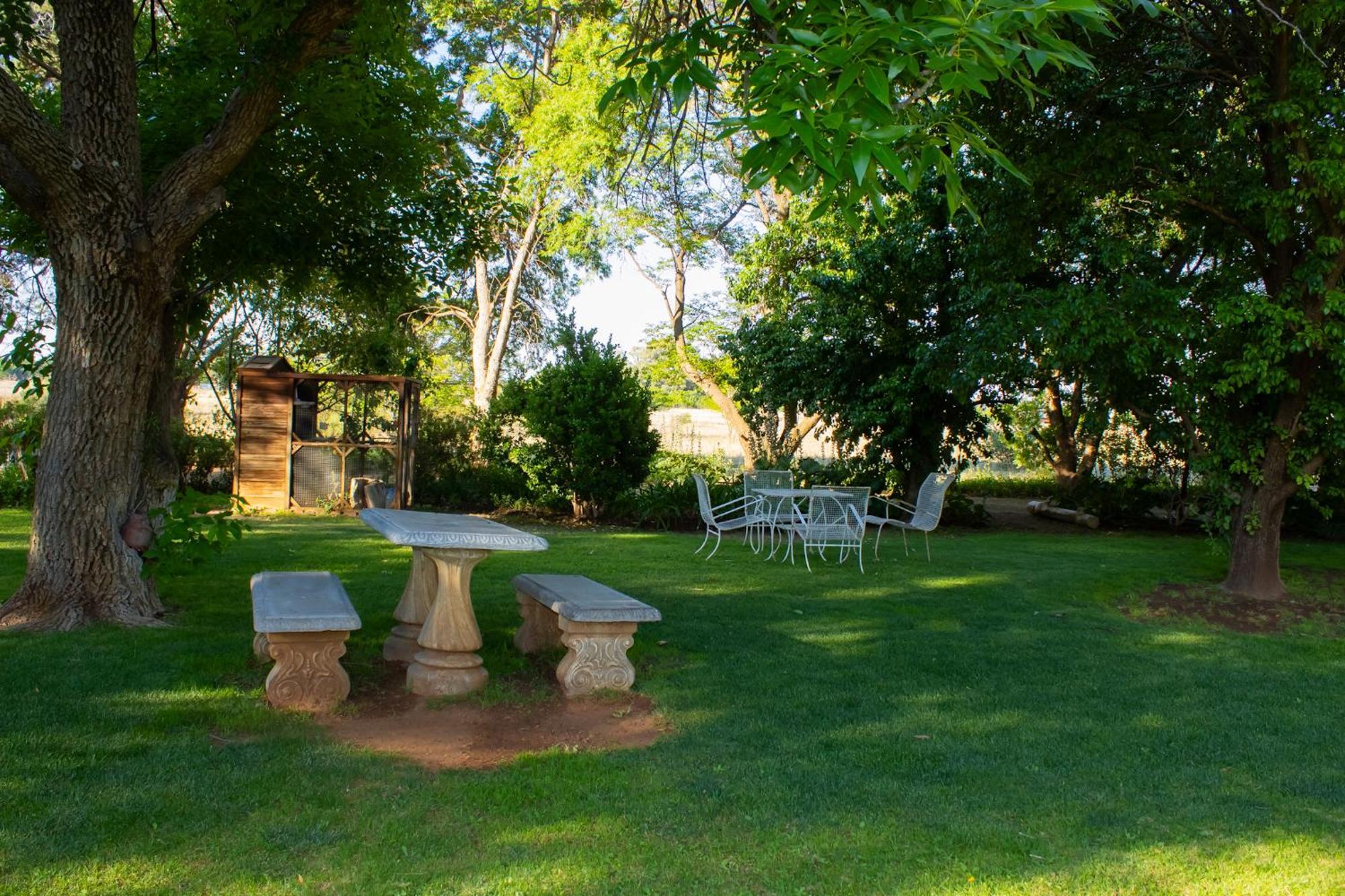 A Cherry Lane Self Catering And B&B Bloemfontein Bagian luar foto