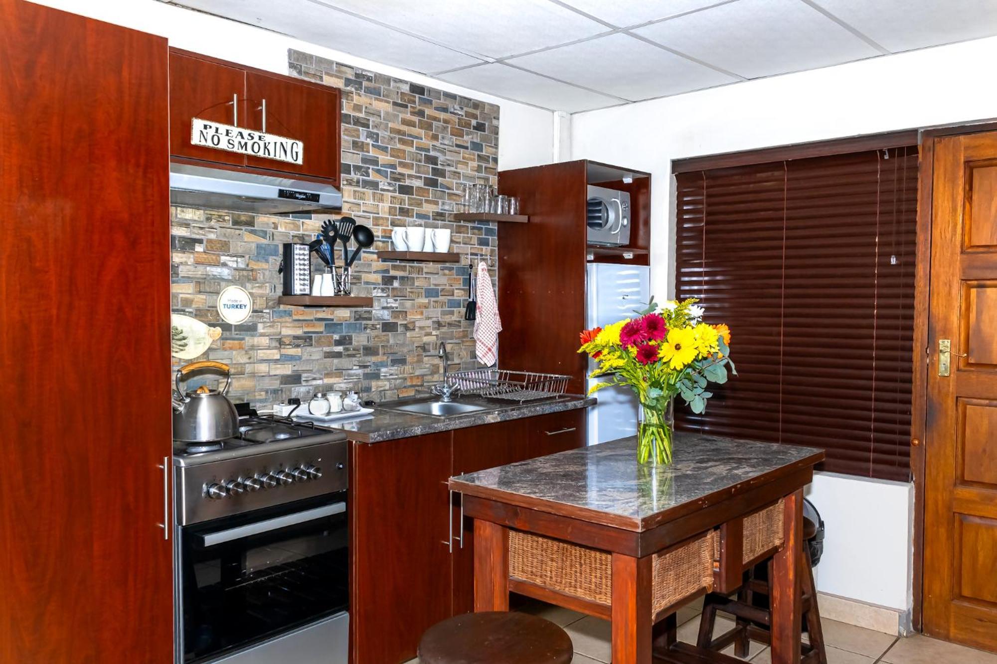 A Cherry Lane Self Catering And B&B Bloemfontein Bagian luar foto